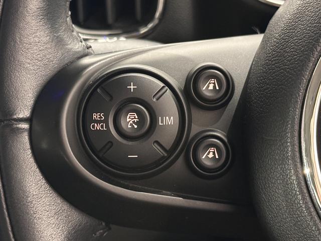 ＭＩＮＩ クーパーＳ　Ｅ　クロスオーバー　オール４　ナビ（タッチスクリーン）／ＥＴＣ／アクティブクルーズコントロール／リアパークディスタンスコントロール／ＬＥＤヘッドライト（デイライト付）／ＬＥＤテールライト／バックドア自動開閉／１８インチホイール（28枚目）