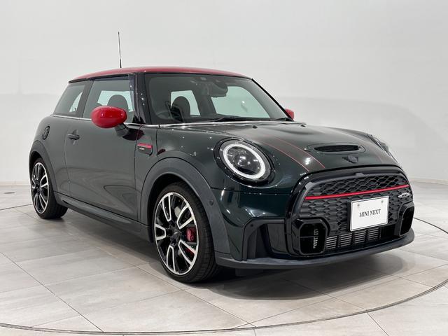 MINI ジョンクーパーワークス ジョンクーパーワークストリム 全国2年保証/ナビタッチスクリーン/ETC/SOSコール/車線逸脱警告/バックカメラ/液晶メーター/ヘッドアップディスプレイ/LEDヘッドライ/LEDリアコンビランプ/17インチホイール(4枚目)