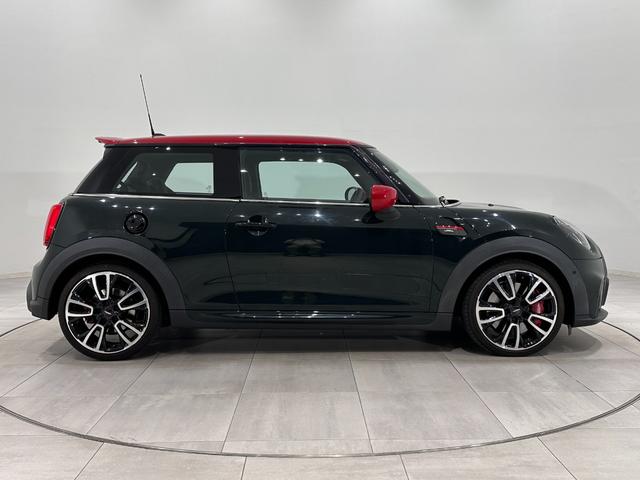 MINI ジョンクーパーワークス ジョンクーパーワークストリム 全国2年保証/ナビタッチスクリーン/ETC/SOSコール/車線逸脱警告/バックカメラ/液晶メーター/ヘッドアップディスプレイ/LEDヘッドライ/LEDリアコンビランプ/17インチホイール(5枚目)