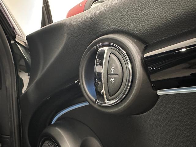 MINI ジョンクーパーワークス ジョンクーパーワークストリム 全国2年保証/ナビタッチスクリーン/ETC/SOSコール/車線逸脱警告/バックカメラ/液晶メーター/ヘッドアップディスプレイ/LEDヘッドライ/LEDリアコンビランプ/17インチホイール(16枚目)