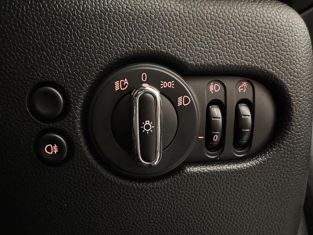 MINI ジョンクーパーワークス ジョンクーパーワークストリム 全国2年保証/ナビタッチスクリーン/ETC/SOSコール/車線逸脱警告/バックカメラ/液晶メーター/ヘッドアップディスプレイ/LEDヘッドライ/LEDリアコンビランプ/17インチホイール(18枚目)