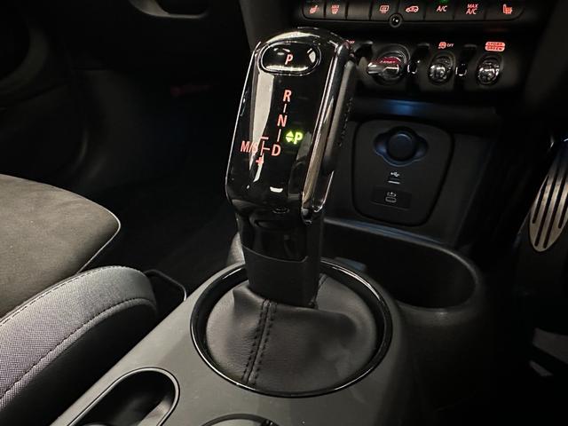 MINI ジョンクーパーワークス ジョンクーパーワークストリム 全国2年保証/ナビタッチスクリーン/ETC/SOSコール/車線逸脱警告/バックカメラ/液晶メーター/ヘッドアップディスプレイ/LEDヘッドライ/LEDリアコンビランプ/17インチホイール(24枚目)