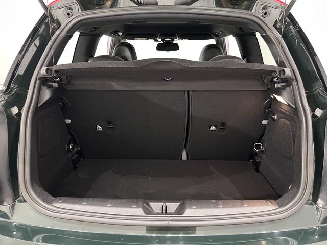 MINI ジョンクーパーワークス ジョンクーパーワークストリム 全国2年保証/ナビタッチスクリーン/ETC/SOSコール/車線逸脱警告/バックカメラ/液晶メーター/ヘッドアップディスプレイ/LEDヘッドライ/LEDリアコンビランプ/17インチホイール(41枚目)