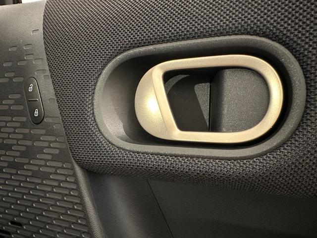 MINI クーパーC クラシック・トリム 全国2年保証アクティブクルーズコントロールアクティブPDC フロントリアパノラマビューリアパーキングアシストAppleCarPlayワイヤレス充電ヘッドアップディスプレイデジタルキープラス(16枚目)