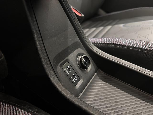 MINI クーパーC クラシック・トリム 全国2年保証アクティブクルーズコントロールアクティブPDC フロントリアパノラマビューリアパーキングアシストAppleCarPlayワイヤレス充電ヘッドアップディスプレイデジタルキープラス(25枚目)