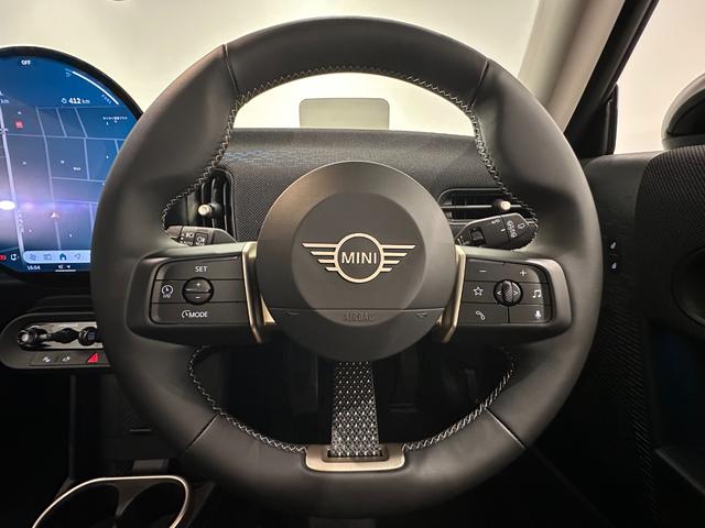 MINI クーパーC クラシック・トリム 全国2年保証アクティブクルーズコントロールアクティブPDC フロントリアパノラマビューリアパーキングアシストAppleCarPlayワイヤレス充電ヘッドアップディスプレイデジタルキープラス(26枚目)