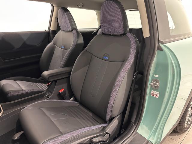 MINI クーパーC クラシック・トリム 全国2年保証アクティブクルーズコントロールアクティブPDC フロントリアパノラマビューリアパーキングアシストAppleCarPlayワイヤレス充電ヘッドアップディスプレイデジタルキープラス(37枚目)