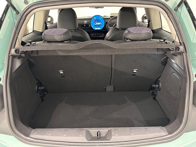 MINI クーパーC クラシック・トリム 全国2年保証アクティブクルーズコントロールアクティブPDC フロントリアパノラマビューリアパーキングアシストAppleCarPlayワイヤレス充電ヘッドアップディスプレイデジタルキープラス(39枚目)