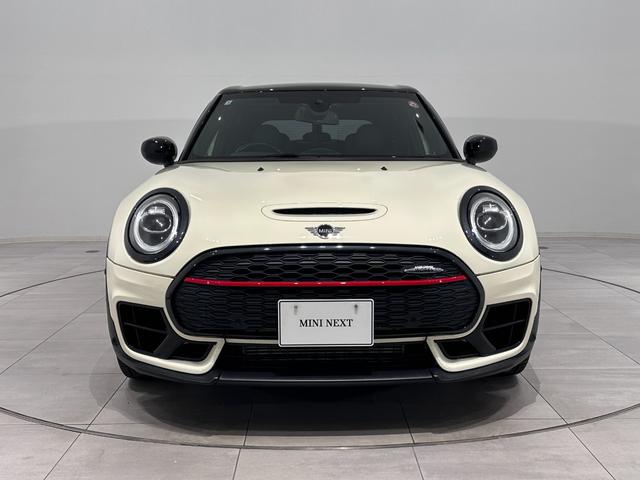 MINI ジョンクーパーワークス クラブマン ワイドカラーディスプレイMINIコネクテッドアプリドライビングアシストアクティブクルーズコントロールJohnCooperWorksレザーステアリングヘッドアップディスプレイリアビューカメラ&リアPDC(3枚目)