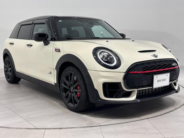 MINI ジョンクーパーワークス クラブマン ワイドカラーディスプレイMINIコネクテッドアプリドライビングアシストアクティブクルーズコントロールJohnCooperWorksレザーステアリングヘッドアップディスプレイリアビューカメラ&リアPDC(4枚目)