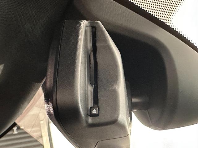 MINI ジョンクーパーワークス クラブマン ワイドカラーディスプレイMINIコネクテッドアプリドライビングアシストアクティブクルーズコントロールJohnCooperWorksレザーステアリングヘッドアップディスプレイリアビューカメラ&リアPDC(21枚目)