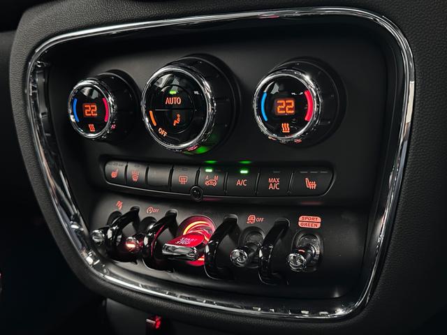 MINI ジョンクーパーワークス クラブマン ワイドカラーディスプレイMINIコネクテッドアプリドライビングアシストアクティブクルーズコントロールJohnCooperWorksレザーステアリングヘッドアップディスプレイリアビューカメラ&リアPDC(22枚目)