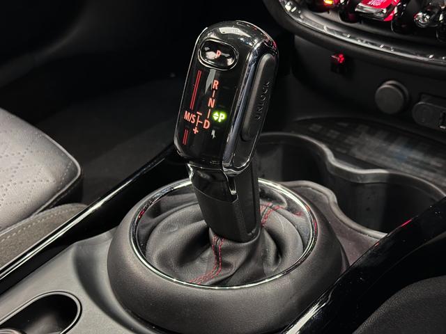 MINI ジョンクーパーワークス クラブマン ワイドカラーディスプレイMINIコネクテッドアプリドライビングアシストアクティブクルーズコントロールJohnCooperWorksレザーステアリングヘッドアップディスプレイリアビューカメラ&リアPDC(24枚目)