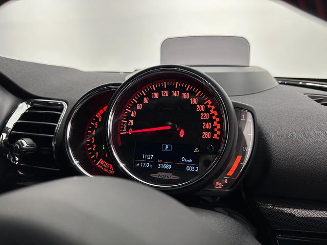 MINI ジョンクーパーワークス クラブマン ワイドカラーディスプレイMINIコネクテッドアプリドライビングアシストアクティブクルーズコントロールJohnCooperWorksレザーステアリングヘッドアップディスプレイリアビューカメラ&リアPDC(27枚目)