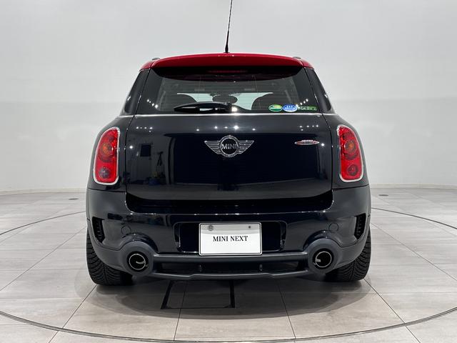 MINI ジョンクーパーワークス クロスオーバー Fシート ヒーター /格納機能付きドアミラー/R スポイラー/助手席シート高さ調節/F アーム レスト/フラット ラゲッジ フロア(7枚目)