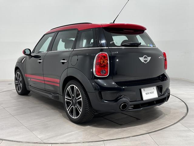 MINI ジョンクーパーワークス クロスオーバー Fシート ヒーター /格納機能付きドアミラー/R スポイラー/助手席シート高さ調節/F アーム レスト/フラット ラゲッジ フロア(8枚目)