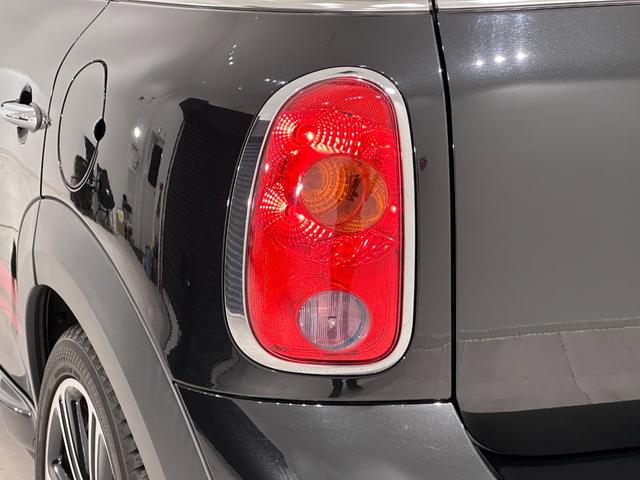 MINI ジョンクーパーワークス クロスオーバー Fシート ヒーター /格納機能付きドアミラー/R スポイラー/助手席シート高さ調節/F アーム レスト/フラット ラゲッジ フロア(14枚目)