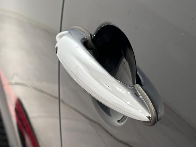 MINI ジョンクーパーワークス クロスオーバー Fシート ヒーター /格納機能付きドアミラー/R スポイラー/助手席シート高さ調節/F アーム レスト/フラット ラゲッジ フロア(15枚目)