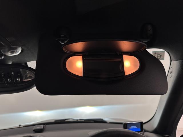MINI ジョンクーパーワークス クロスオーバー Fシート ヒーター /格納機能付きドアミラー/R スポイラー/助手席シート高さ調節/F アーム レスト/フラット ラゲッジ フロア(18枚目)