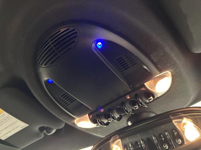 MINI ジョンクーパーワークス クロスオーバー Fシート ヒーター /格納機能付きドアミラー/R スポイラー/助手席シート高さ調節/F アーム レスト/フラット ラゲッジ フロア(19枚目)