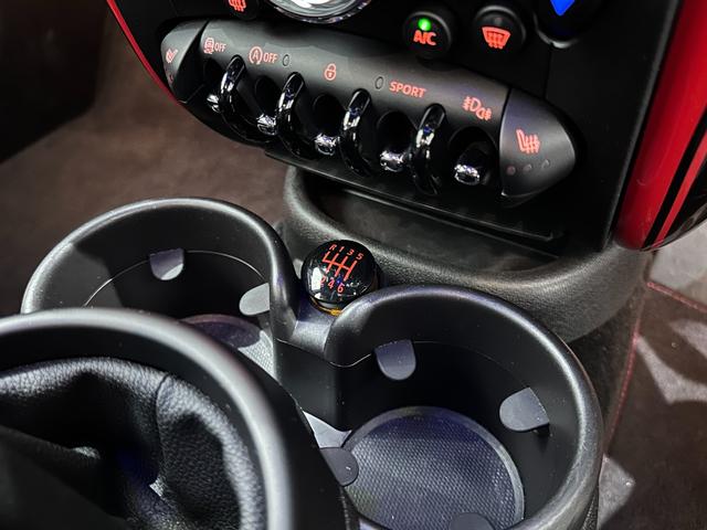 MINI ジョンクーパーワークス クロスオーバー Fシート ヒーター /格納機能付きドアミラー/R スポイラー/助手席シート高さ調節/F アーム レスト/フラット ラゲッジ フロア(22枚目)