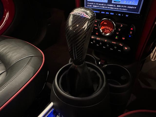 MINI ジョンクーパーワークス クロスオーバー Fシート ヒーター /格納機能付きドアミラー/R スポイラー/助手席シート高さ調節/F アーム レスト/フラット ラゲッジ フロア(23枚目)