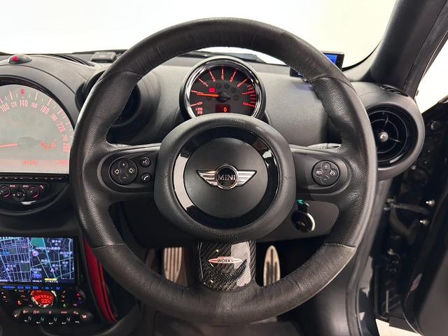 MINI ジョンクーパーワークス クロスオーバー Fシート ヒーター /格納機能付きドアミラー/R スポイラー/助手席シート高さ調節/F アーム レスト/フラット ラゲッジ フロア(25枚目)