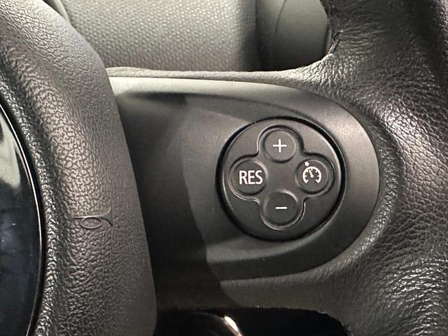 MINI ジョンクーパーワークス クロスオーバー Fシート ヒーター /格納機能付きドアミラー/R スポイラー/助手席シート高さ調節/F アーム レスト/フラット ラゲッジ フロア(32枚目)