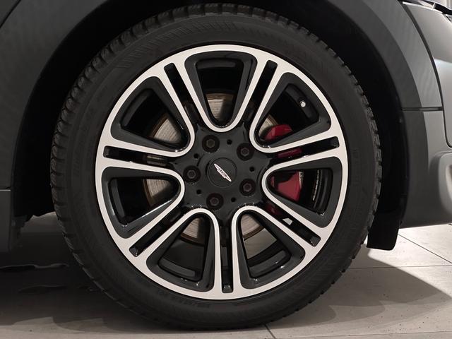 MINI ジョンクーパーワークス クロスオーバー Fシート ヒーター /格納機能付きドアミラー/R スポイラー/助手席シート高さ調節/F アーム レスト/フラット ラゲッジ フロア(39枚目)