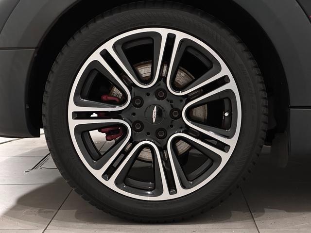 MINI ジョンクーパーワークス クロスオーバー Fシート ヒーター /格納機能付きドアミラー/R スポイラー/助手席シート高さ調節/F アーム レスト/フラット ラゲッジ フロア(40枚目)