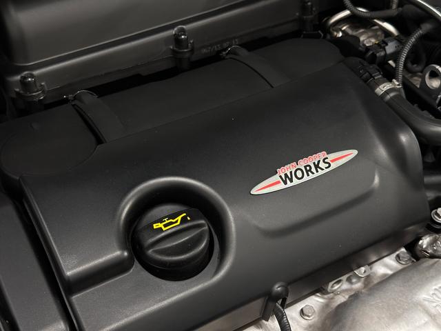 MINI ジョンクーパーワークス クロスオーバー Fシート ヒーター /格納機能付きドアミラー/R スポイラー/助手席シート高さ調節/F アーム レスト/フラット ラゲッジ フロア(43枚目)
