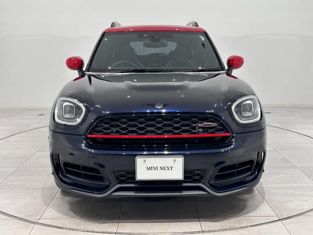 ＭＩＮＩ ジョンクーパーワークス　クロスオーバー　全国２年保証ドライビングアシストアクティブクルーズコントロールＪｏｈｎＣｏｏｐｅｒＷｏｒｋｓレザーステアリングＬＥＤヘッドライトＬＥＤリアコンビランプ１８インチアロイホイールリアビューカメラリアＰＤＣ（3枚目）