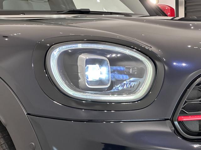 ＭＩＮＩ ジョンクーパーワークス　クロスオーバー　全国２年保証ドライビングアシストアクティブクルーズコントロールＪｏｈｎＣｏｏｐｅｒＷｏｒｋｓレザーステアリングＬＥＤヘッドライトＬＥＤリアコンビランプ１８インチアロイホイールリアビューカメラリアＰＤＣ（10枚目）