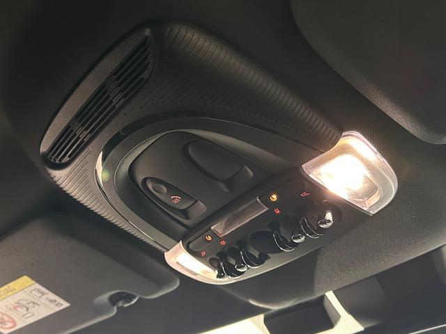 ＭＩＮＩ ジョンクーパーワークス　クロスオーバー　全国２年保証ドライビングアシストアクティブクルーズコントロールＪｏｈｎＣｏｏｐｅｒＷｏｒｋｓレザーステアリングＬＥＤヘッドライトＬＥＤリアコンビランプ１８インチアロイホイールリアビューカメラリアＰＤＣ（20枚目）