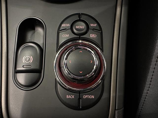 ＭＩＮＩ ジョンクーパーワークス　クロスオーバー　全国２年保証ドライビングアシストアクティブクルーズコントロールＪｏｈｎＣｏｏｐｅｒＷｏｒｋｓレザーステアリングＬＥＤヘッドライトＬＥＤリアコンビランプ１８インチアロイホイールリアビューカメラリアＰＤＣ（25枚目）