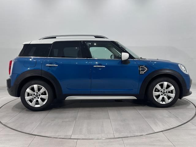 ＭＩＮＩ クーパーＤ　クロスオーバー　ナビタッチスクリーン／ＥＴＣ／ＳＯＳコール／アクティブクルーズコントロール／コンフォートアクセス／ハロゲンヘッドライト／１７インチホイール／ルーフレール／マルチファンクションステアリング（5枚目）