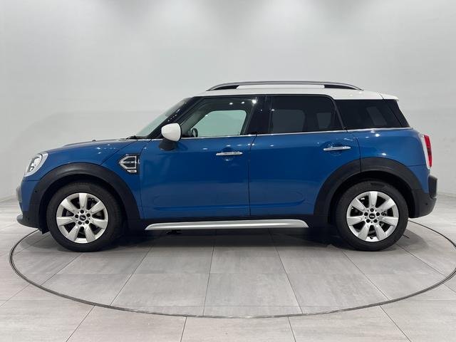 ＭＩＮＩ クーパーＤ　クロスオーバー　ナビタッチスクリーン／ＥＴＣ／ＳＯＳコール／アクティブクルーズコントロール／コンフォートアクセス／ハロゲンヘッドライト／１７インチホイール／ルーフレール／マルチファンクションステアリング（9枚目）