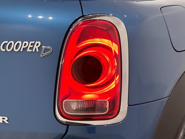 ＭＩＮＩ クーパーＤ　クロスオーバー　ナビタッチスクリーン／ＥＴＣ／ＳＯＳコール／アクティブクルーズコントロール／コンフォートアクセス／ハロゲンヘッドライト／１７インチホイール／ルーフレール／マルチファンクションステアリング（13枚目）