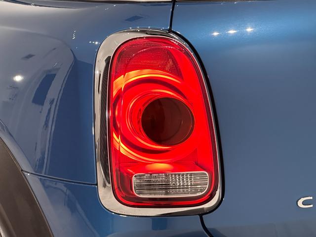 ＭＩＮＩ クーパーＤ　クロスオーバー　ナビタッチスクリーン／ＥＴＣ／ＳＯＳコール／アクティブクルーズコントロール／コンフォートアクセス／ハロゲンヘッドライト／１７インチホイール／ルーフレール／マルチファンクションステアリング（14枚目）