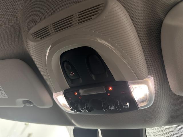 ＭＩＮＩ クーパーＤ　クロスオーバー　ナビタッチスクリーン／ＥＴＣ／ＳＯＳコール／アクティブクルーズコントロール／コンフォートアクセス／ハロゲンヘッドライト／１７インチホイール／ルーフレール／マルチファンクションステアリング（20枚目）