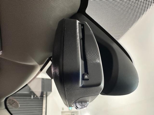 ＭＩＮＩ クーパーＤ　クロスオーバー　ナビタッチスクリーン／ＥＴＣ／ＳＯＳコール／アクティブクルーズコントロール／コンフォートアクセス／ハロゲンヘッドライト／１７インチホイール／ルーフレール／マルチファンクションステアリング（21枚目）