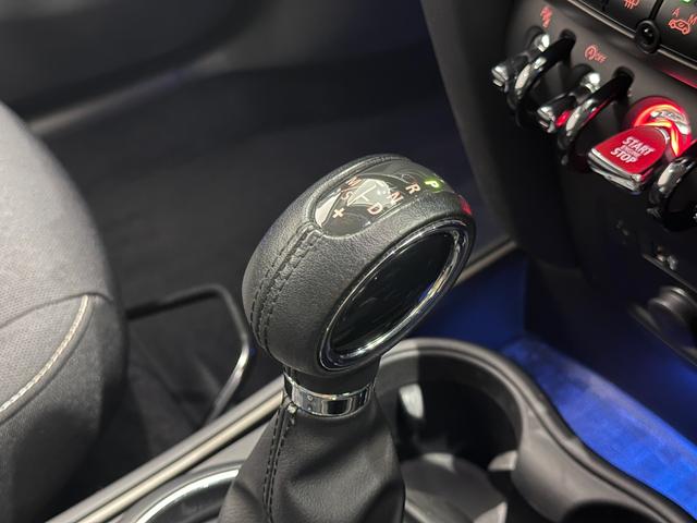 ＭＩＮＩ クーパーＤ　クロスオーバー　ナビタッチスクリーン／ＥＴＣ／ＳＯＳコール／アクティブクルーズコントロール／コンフォートアクセス／ハロゲンヘッドライト／１７インチホイール／ルーフレール／マルチファンクションステアリング（23枚目）