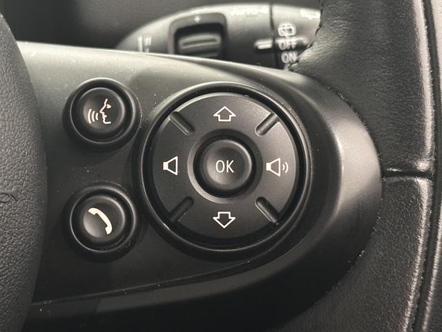 ＭＩＮＩ クーパーＤ　クロスオーバー　ナビタッチスクリーン／ＥＴＣ／ＳＯＳコール／アクティブクルーズコントロール／コンフォートアクセス／ハロゲンヘッドライト／１７インチホイール／ルーフレール／マルチファンクションステアリング（29枚目）