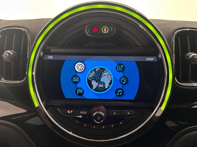 ＭＩＮＩ クーパーＤ　クロスオーバー　ナビタッチスクリーン／ＥＴＣ／ＳＯＳコール／アクティブクルーズコントロール／コンフォートアクセス／ハロゲンヘッドライト／１７インチホイール／ルーフレール／マルチファンクションステアリング（32枚目）