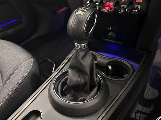 ＭＩＮＩ クーパーＤ　クロスオーバー　ナビタッチスクリーン／ＥＴＣ／ＳＯＳコール／アクティブクルーズコントロール／コンフォートアクセス／ハロゲンヘッドライト／１７インチホイール／ルーフレール／マルチファンクションステアリング（34枚目）