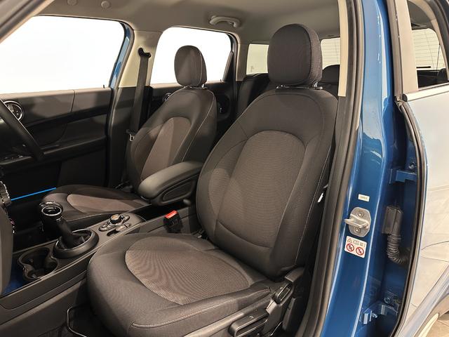 ＭＩＮＩ クーパーＤ　クロスオーバー　ナビタッチスクリーン／ＥＴＣ／ＳＯＳコール／アクティブクルーズコントロール／コンフォートアクセス／ハロゲンヘッドライト／１７インチホイール／ルーフレール／マルチファンクションステアリング（39枚目）