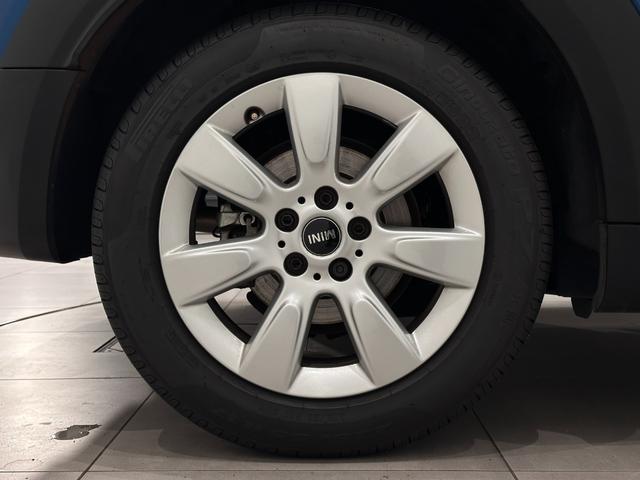 ＭＩＮＩ クーパーＤ　クロスオーバー　ナビタッチスクリーン／ＥＴＣ／ＳＯＳコール／アクティブクルーズコントロール／コンフォートアクセス／ハロゲンヘッドライト／１７インチホイール／ルーフレール／マルチファンクションステアリング（43枚目）