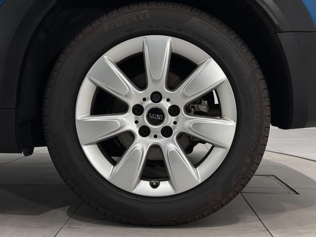 ＭＩＮＩ クーパーＤ　クロスオーバー　ナビタッチスクリーン／ＥＴＣ／ＳＯＳコール／アクティブクルーズコントロール／コンフォートアクセス／ハロゲンヘッドライト／１７インチホイール／ルーフレール／マルチファンクションステアリング（45枚目）