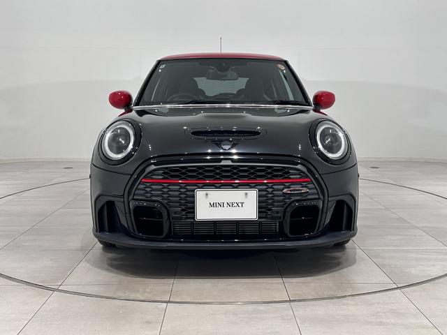 MINI ジョンクーパーワークス ジョンクーパーワークストリム 全国2年保証ナビタッチスクリーン車線逸脱警告バックカメラヘッドアップディスプレイマルチファンクションステアリングパドルシフトMINIドライビングモードコンフォートアクセスLEDヘッドライト(3枚目)
