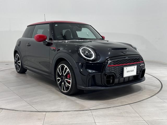 MINI ジョンクーパーワークス ジョンクーパーワークストリム 全国2年保証ナビタッチスクリーン車線逸脱警告バックカメラヘッドアップディスプレイマルチファンクションステアリングパドルシフトMINIドライビングモードコンフォートアクセスLEDヘッドライト(4枚目)